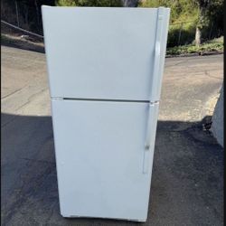 GE Refrigerator Household Fridge Freezer Great For Garage