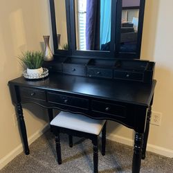 Vanity Makeup Set with 7 Drawers, 2 Brush Slots and 4 Open Compartments, Dressing Table with Tri-Fold Necklace Hooked Mirror, Solid Wood Legs, Cushion