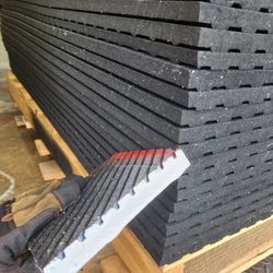 🛑 Heavy Duty Rubber Stall Mats 4x6 (3/4" Thick) - Miami 33130. Delivery fee
🛑Perfect for home or commercial gyms, horse stalls, garage, foot traffic