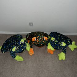 20” Frog Toys Set