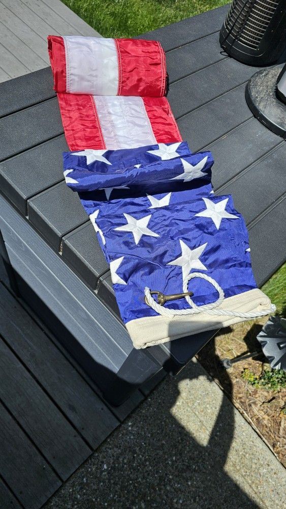 US Flag Nylon 5 Ft X 9 1/2 Ft New Unused