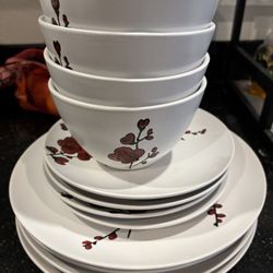 Dinnerware Set