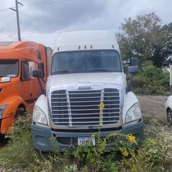 2015 freightliner DD15 and 2012 wabash Trailer 