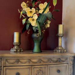 Decorate Flowers With A Vase