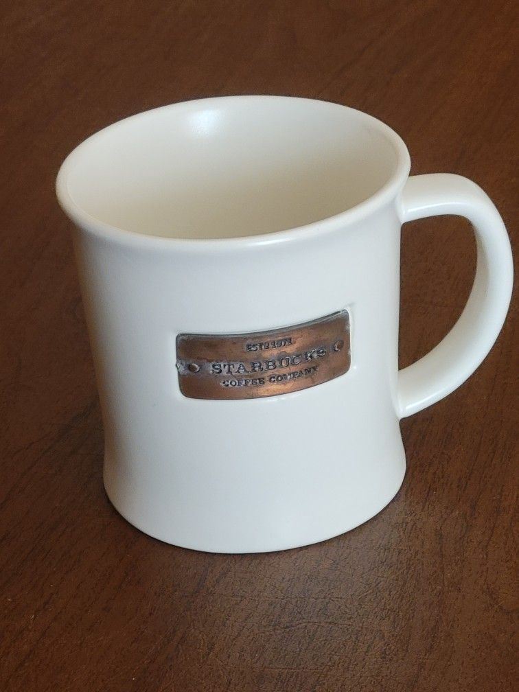 2010 Starbucks commemorative coffee cup mug copper insert label tag
16oz. Perfect shape. Perfect shape, no chips or crack. It is 4" tall,
weight 16o