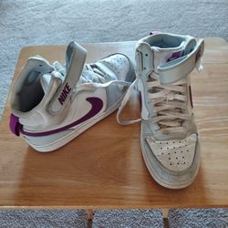 Nike  Size 5.5Y