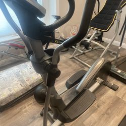 Elliptical Full-Body Cross Training Machine w/Extended Stride 