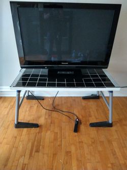 Sturdy Table And Tv With Remote