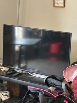 Tv 35 1/2 with glass stand all $250