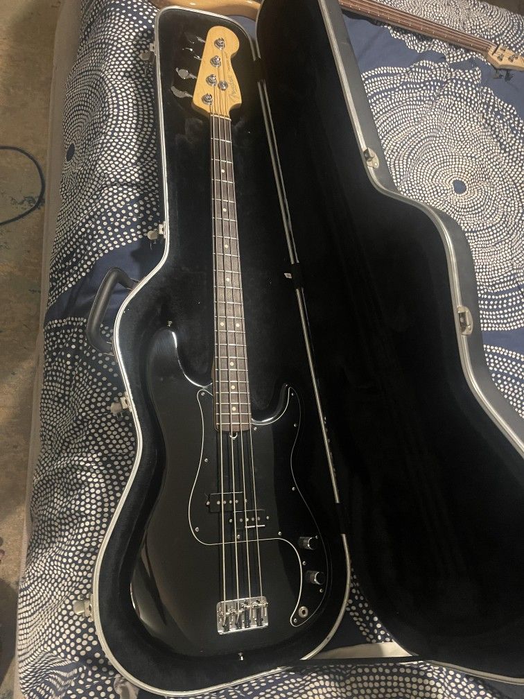 2003 Vintage American Fender Pbass Flawless Case Queen Condition