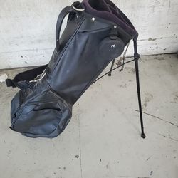 MNML  Golf bag black standing