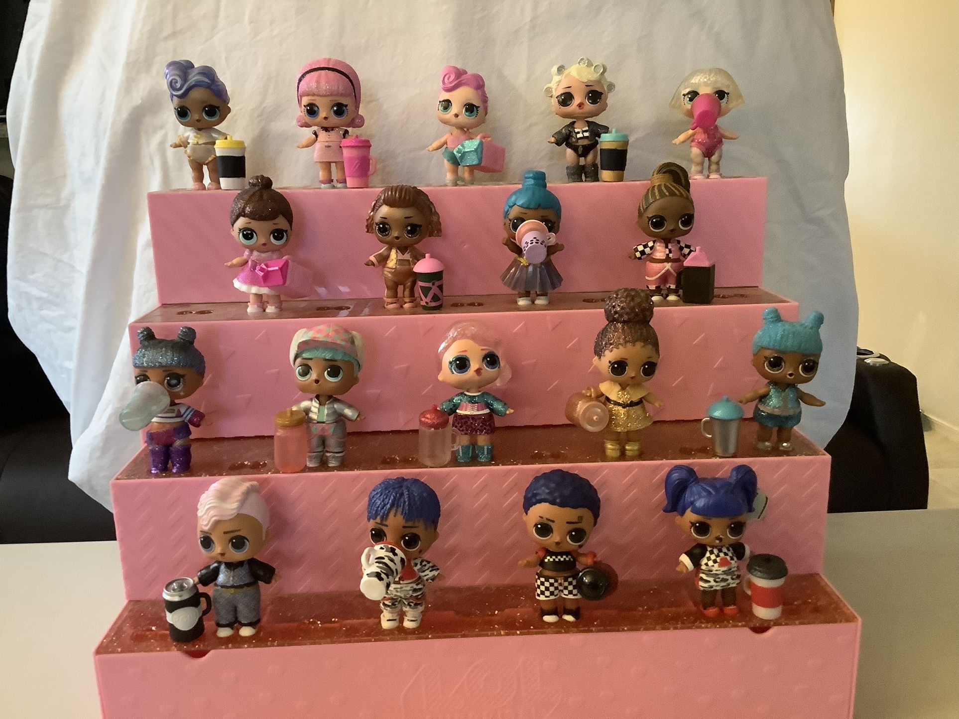 LOL Dolls, and Stand