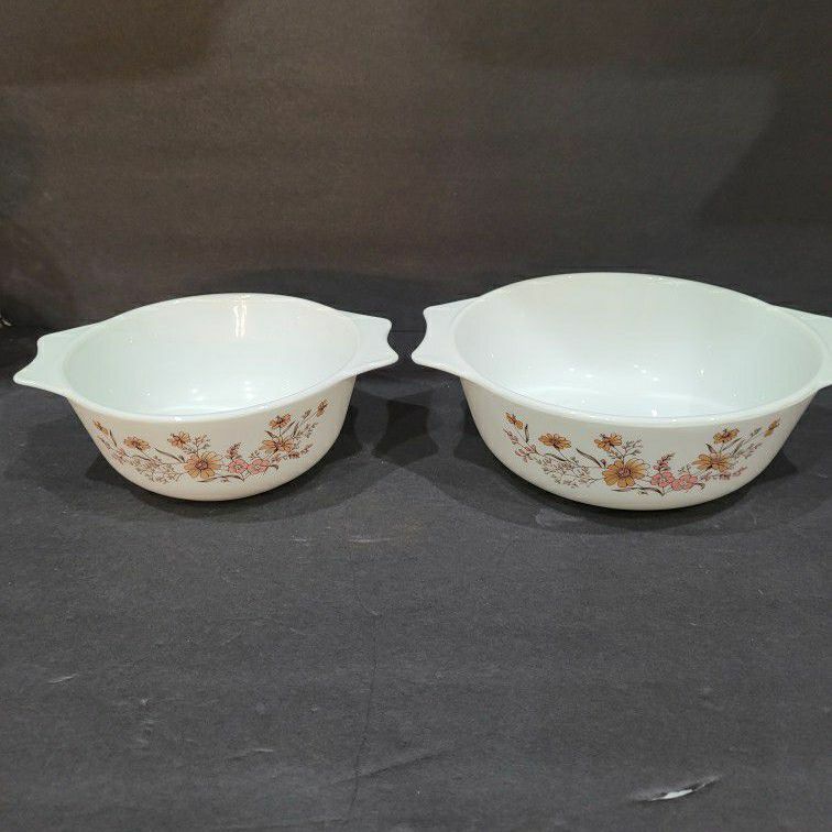 Vintage/Antique Set Of 2 Pyrex Bowls w/Handles Design with Orange & Pink Daisies