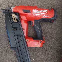Milwaukee Framing Nailer 21°