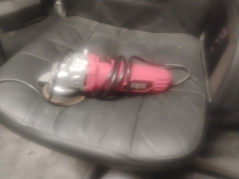 Skil Angle Grinder Hardly Used
