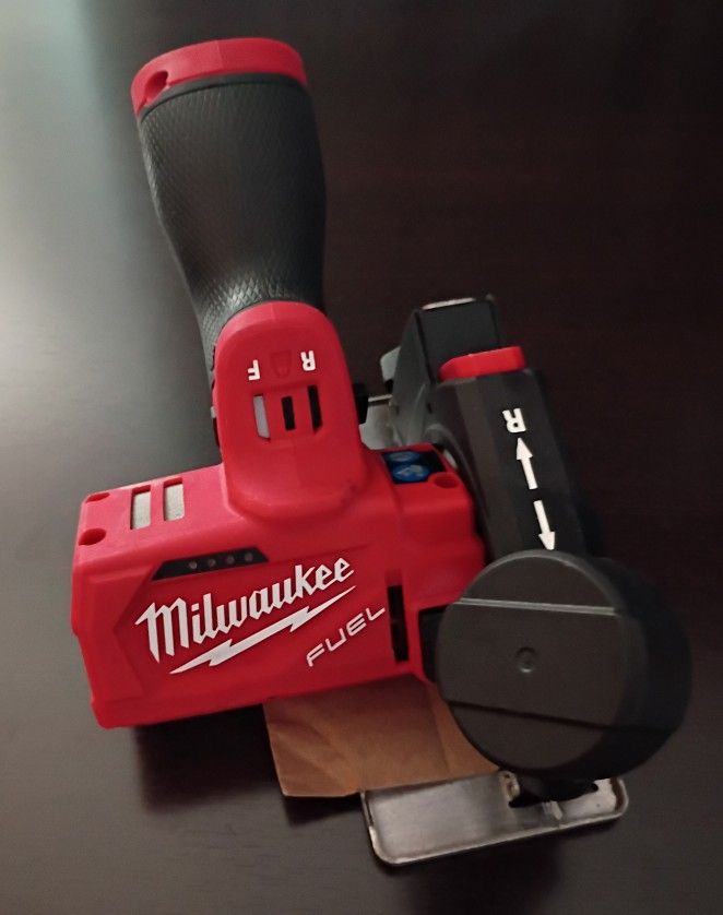 Milwaukee M12 FUEL 12v 3" Cut Off Saw (Tool Only)