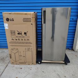 Refrigerator 45 X 22 with Freezer 6 cubic feet LG *New In The Box 