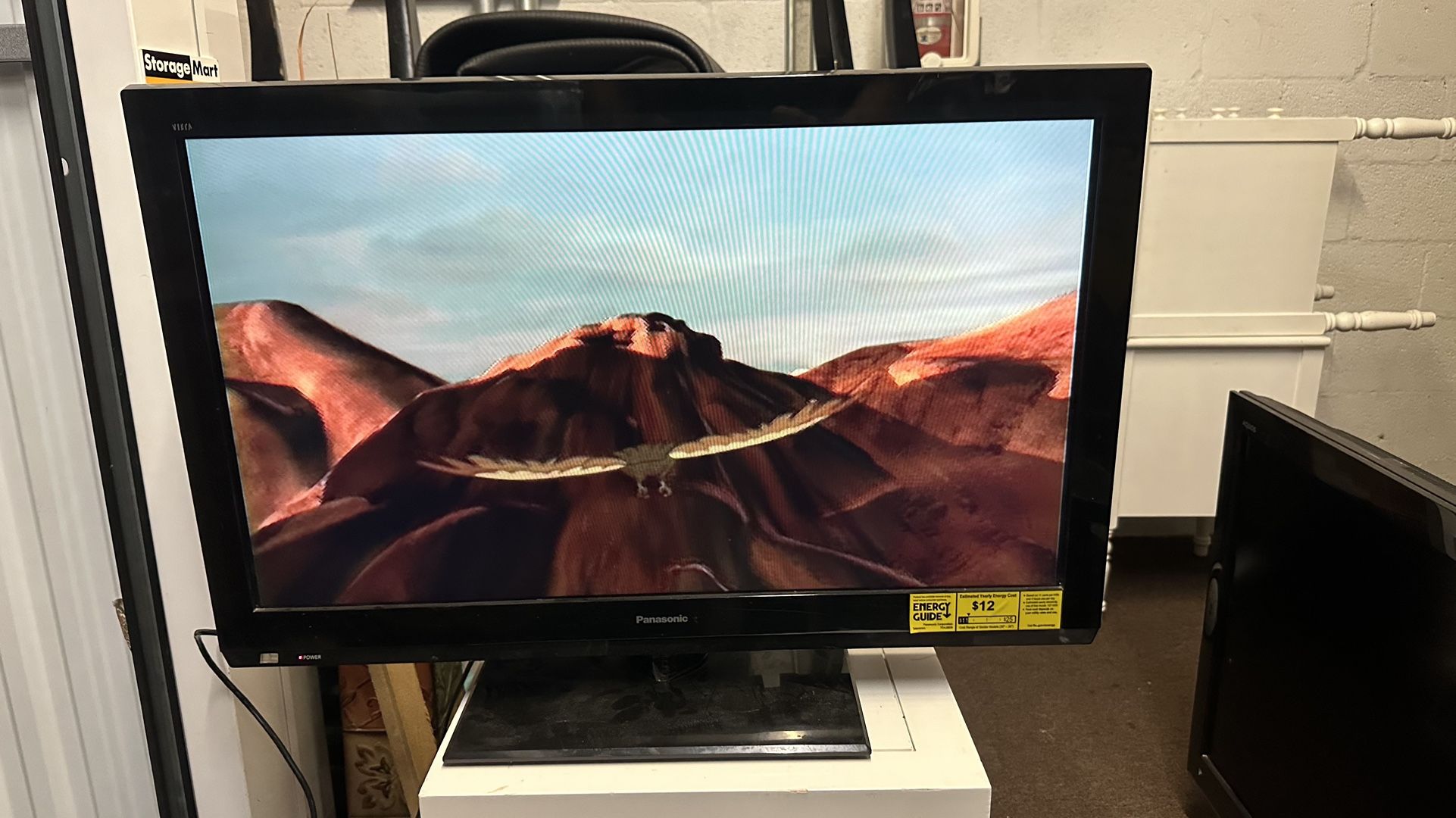 PANASONIC LCD TV 32” TC-L32C5 (NO REMOTE)