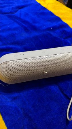 Beats pill Bluetooth speaker