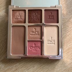 Charlotte Tilbury Instant Look of Love Palette in Pink and Gold