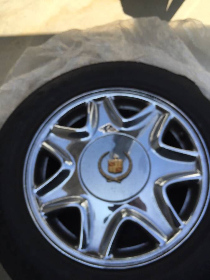 Set of 4 Cadillac 16inch chrome rims with vogue caps and tires mounted