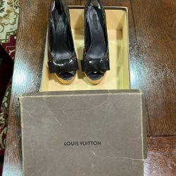 Woman’s Shoes Louis Vuitton Size 6.5-7 $150