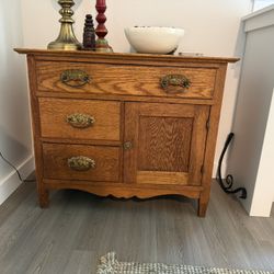 Sweet Antique Brass Lion Hardware Entry Side Table Dresser