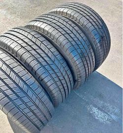 Set 225/65-17 Michelin con el 80% de vida