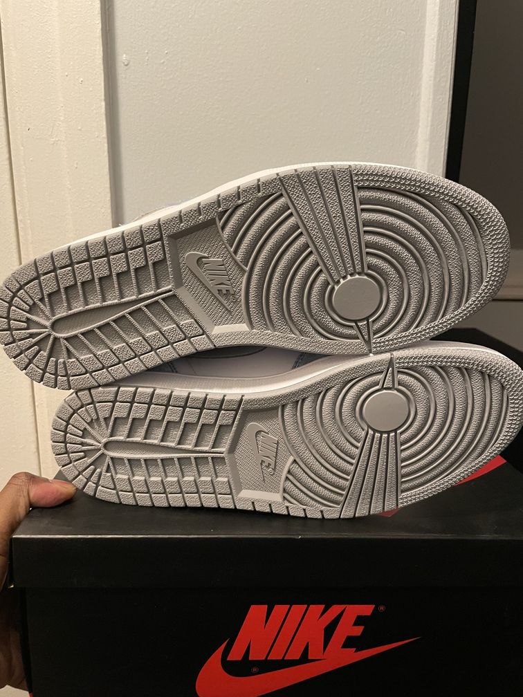 Air Jordan 1 Hyper Royal Size 10.5