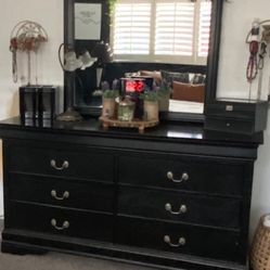 Dresser And Night Stands 