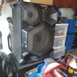 Giga Sound Speakers 
