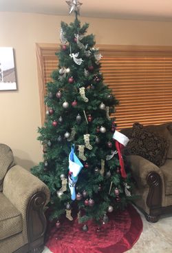 Christmas tree very good condition 7.5 ft