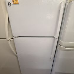 GE 28” TOP AND BOTTOM REFRIGERATOR 