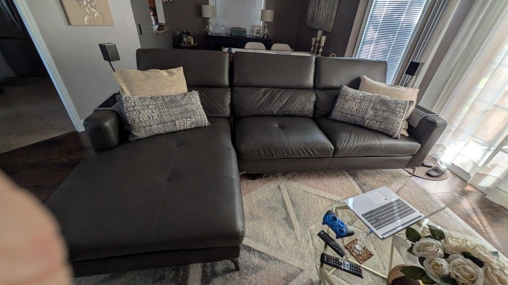 LIKE NEW $950 OBO Sofia Vergara Sorrento Sectional Sofa