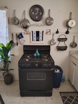 "GAS" Stove In Wonderful Working Condition (CASH ONLY)