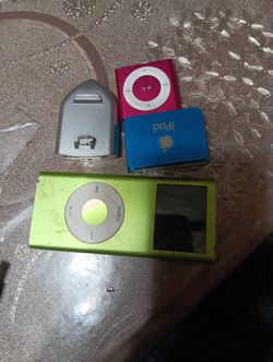 4 Apple IPODS..2 Gen.