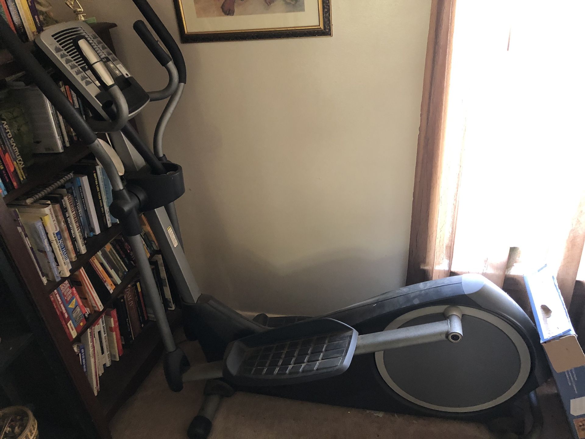 Pro-form elliptical in great condition, just didn’t get any use. Fully functional with new batteries already in.