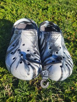 White/black Marble Fuzzy Crocs