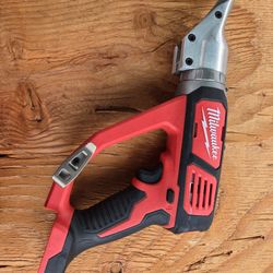 
Milwaukee
M18 18-Volt Lithium-Ion Cordless 18-Gauge Double Cut Metal Shear (Tool-Only)