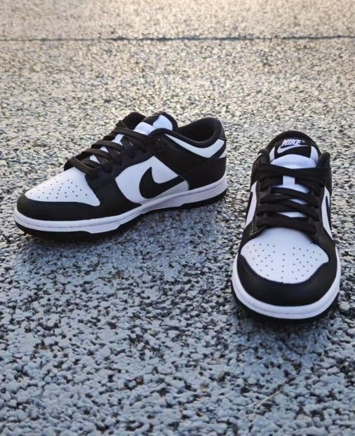 nike dunk in black and white