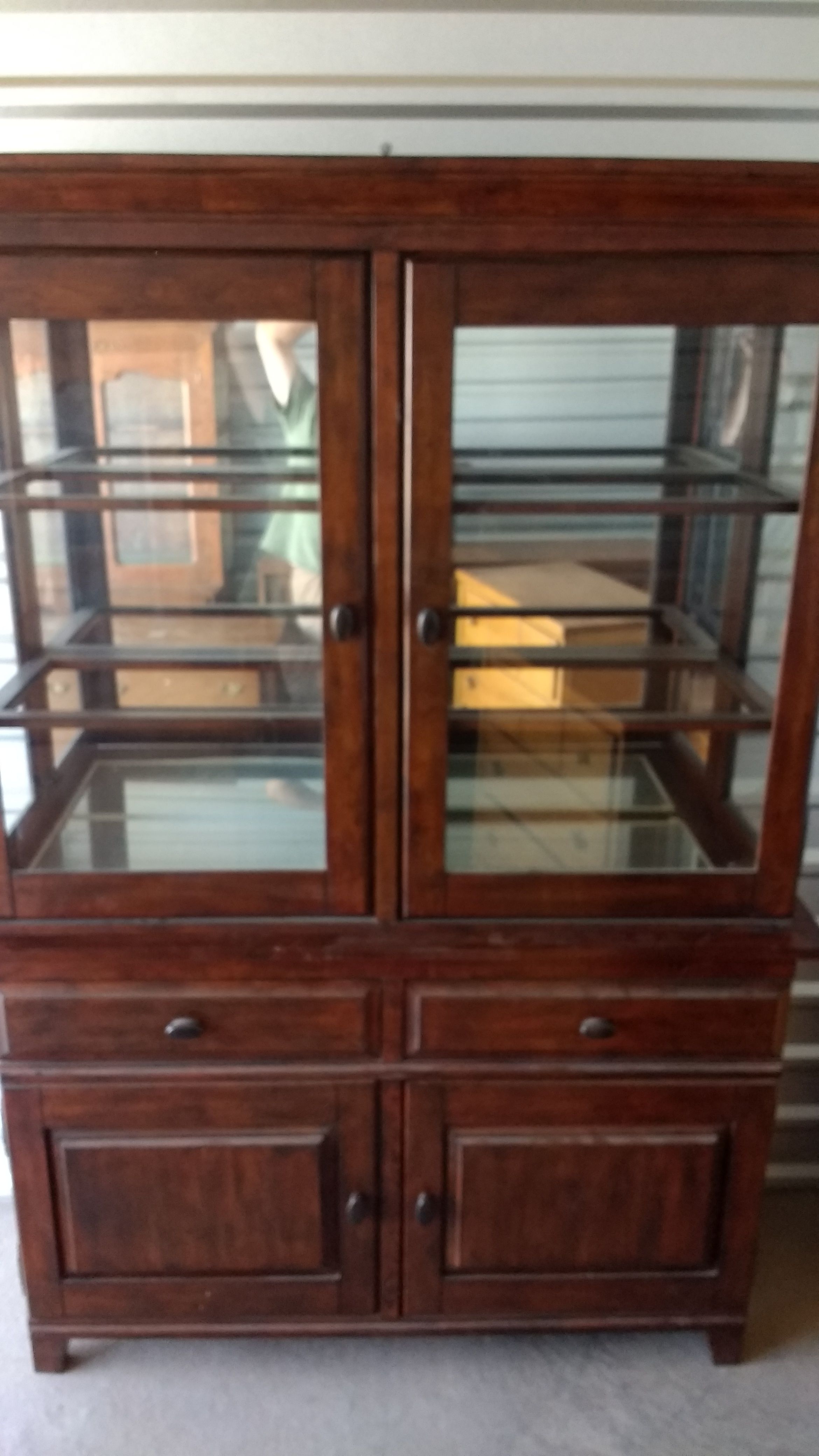 Beautiful China cabinet/hutch