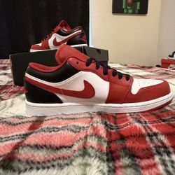 Jordan 1 Low (Reverse Black Toe)
