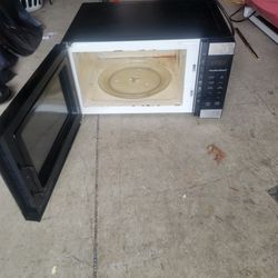 Nice Good Working Microwave 