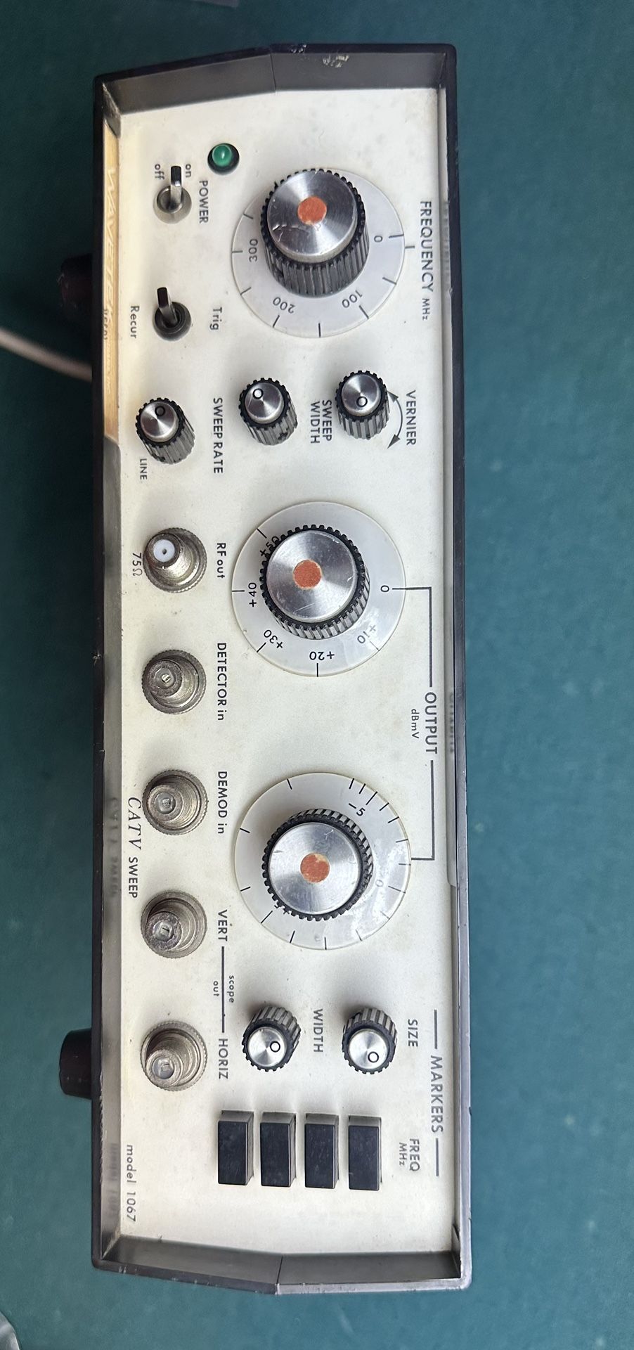 Wavetek model 1067 