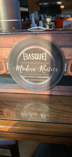 New non stick 2 quart Dutch Oven new