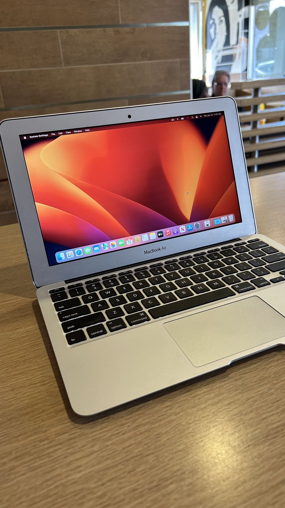 Apple MacBook Air 11” i5/4GB/128GB SSD $180