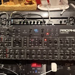 Prophet Rev2 8Voices