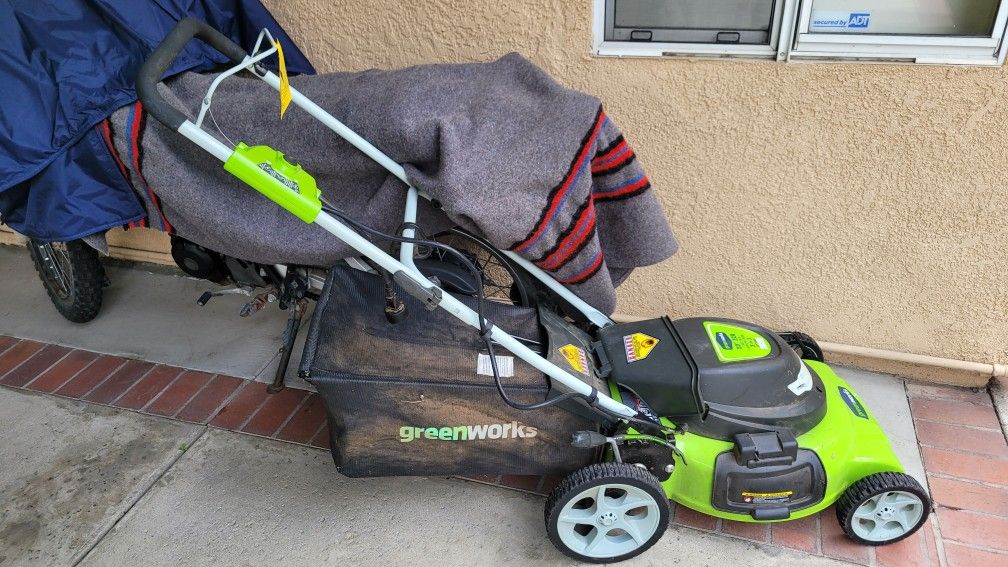 Greenworks Plug In Lawn Mower, In Excellent Conditions