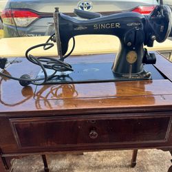 Vintage 1934 Singer 201-2 Sewing Machine in Queen Anne Cabinet – "The Rolls Royce of Sewing"