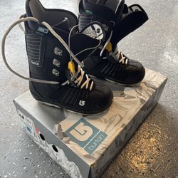 Used Snowboard Boots Size 8